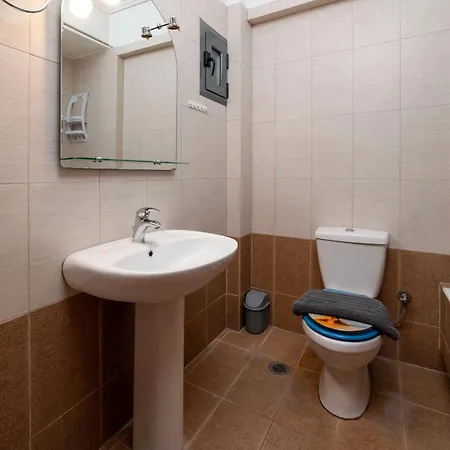 3ba Next To Metro And Center With View *