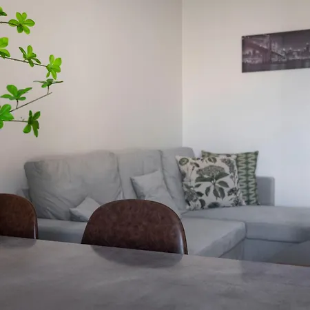 Apartment 3ba Next To Metro And Center With View